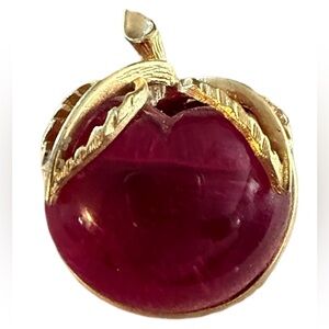 Vintage Sarah Coventry Magenta Lucite Gold Tone Apple Brooch